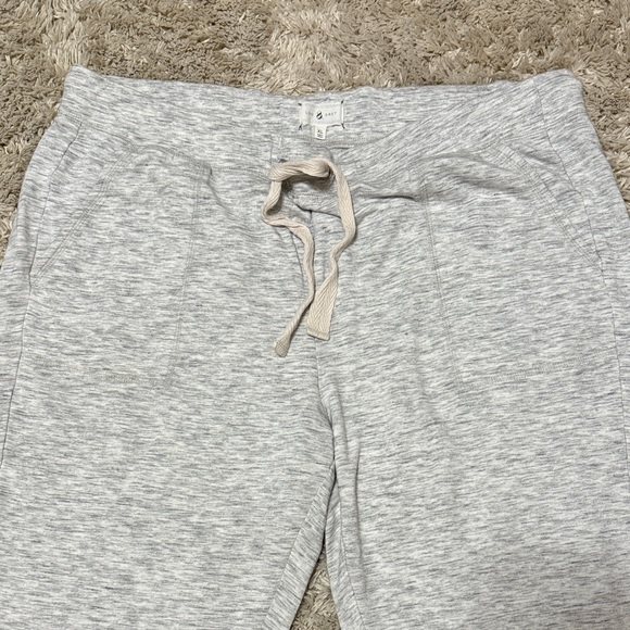 Lou & Grey Heathered Gray Cropped Joggers - Picture 3 of 4